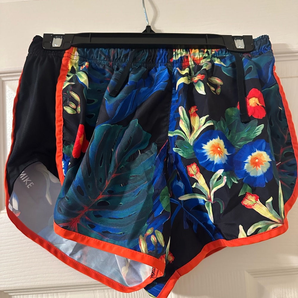Nike Floral Running Shorts | Size M | Lined